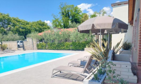 CASA PERGOLA 1 - Elegante Appartamento per 6 persone - fronte piscina, parcheggio Bardolino